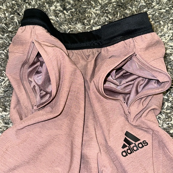 New ADIDAS Axis 22 8” Woven Training Shorts in Heather Rose - Picture 10 of 13